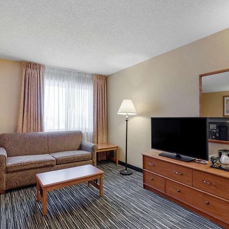 Quality Inn & Suites Wellington - Fort Collins Exteriör bild