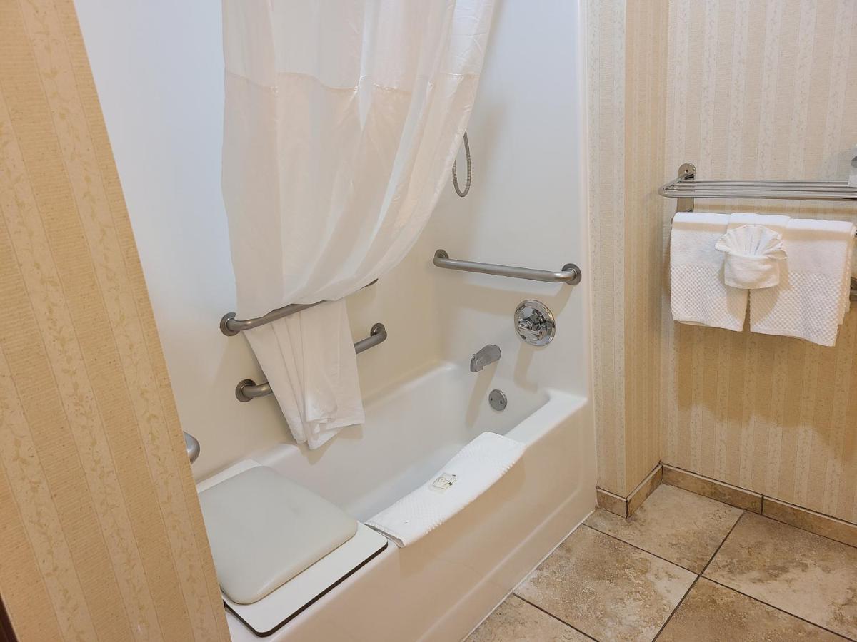 Quality Inn & Suites Wellington - Fort Collins Exteriör bild