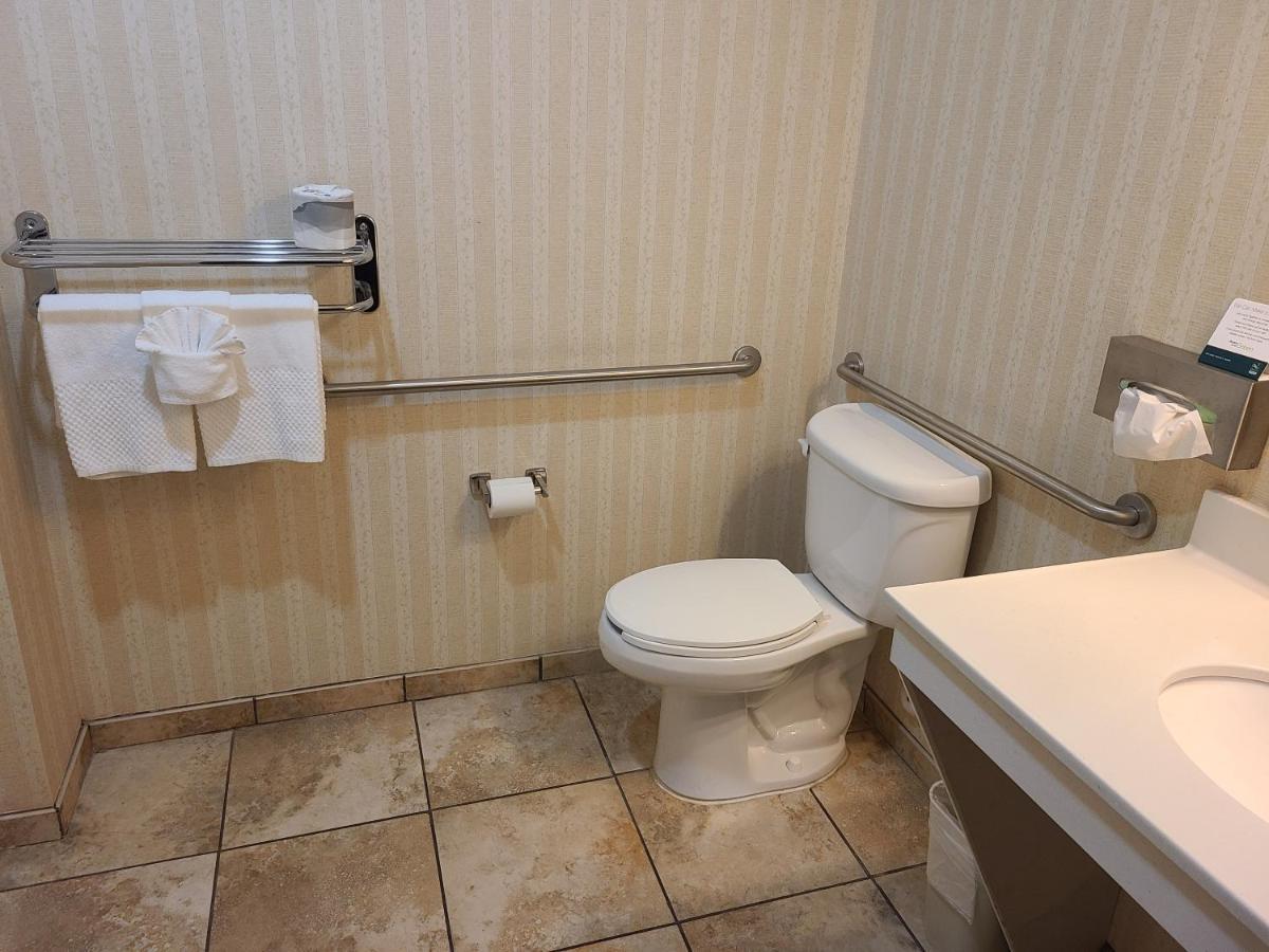 Quality Inn & Suites Wellington - Fort Collins Exteriör bild