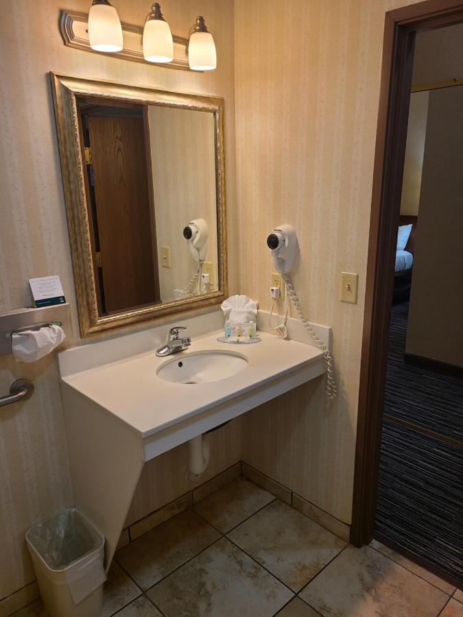 Quality Inn & Suites Wellington - Fort Collins Exteriör bild