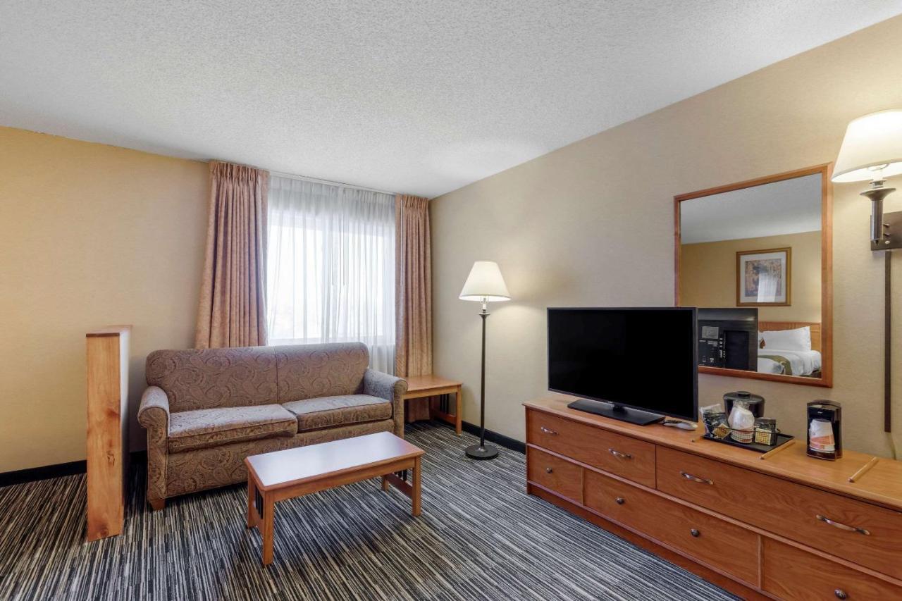 Quality Inn & Suites Wellington - Fort Collins Exteriör bild