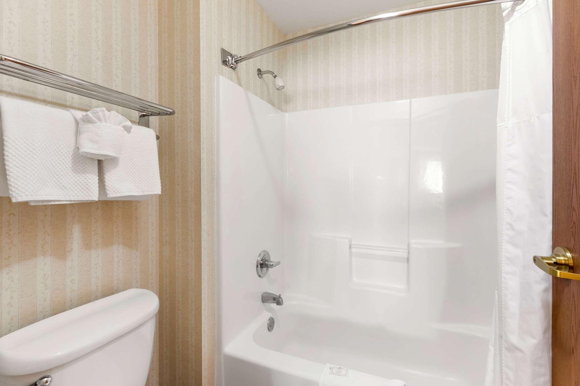 Quality Inn & Suites Wellington - Fort Collins Exteriör bild