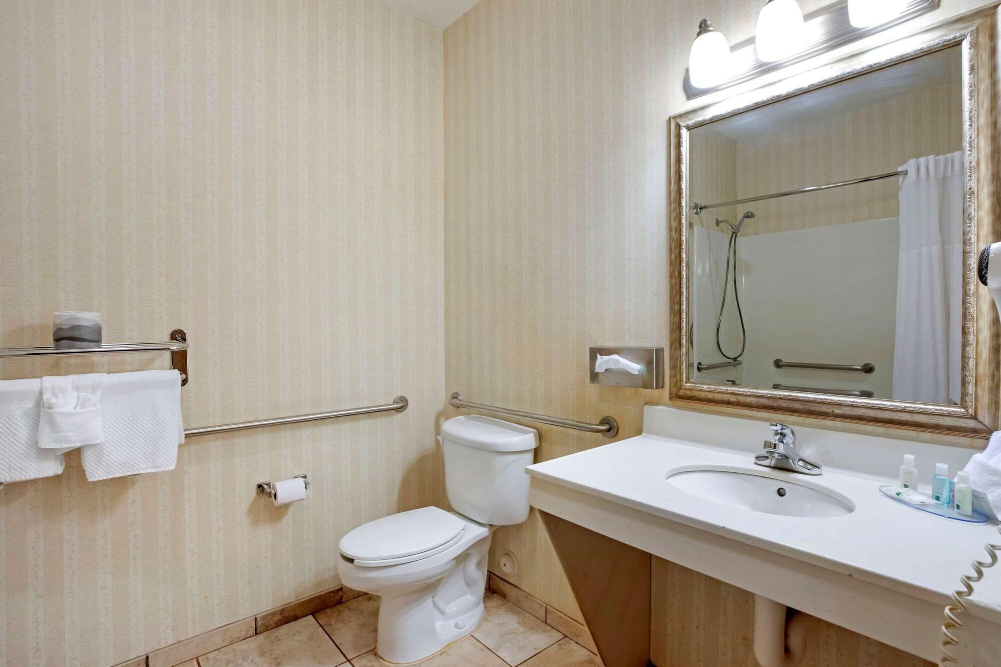 Quality Inn & Suites Wellington - Fort Collins Exteriör bild