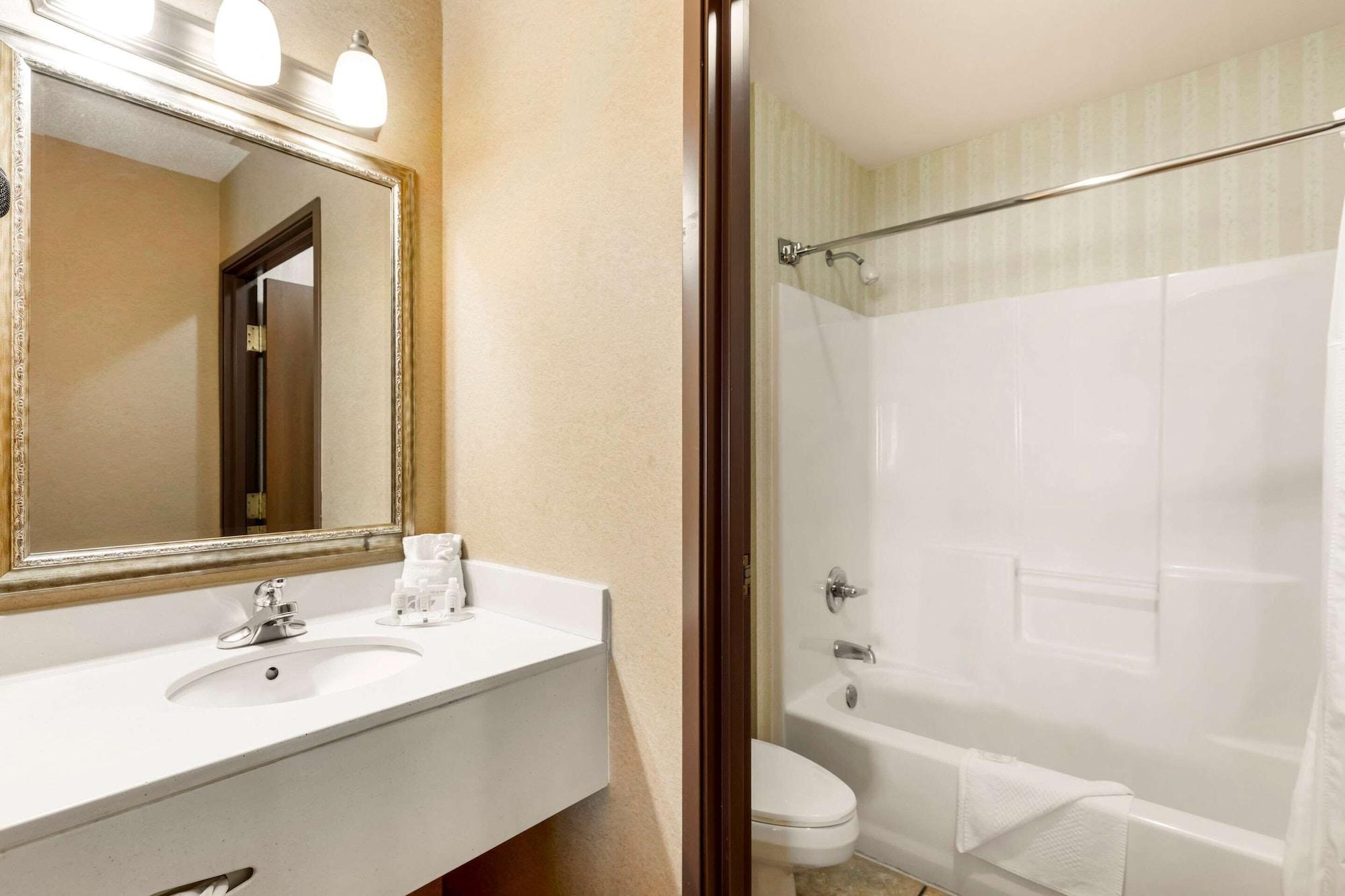 Quality Inn & Suites Wellington - Fort Collins Exteriör bild
