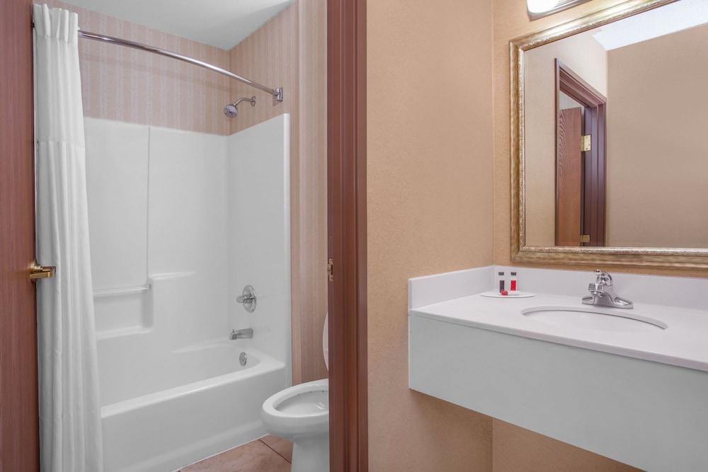 Quality Inn & Suites Wellington - Fort Collins Exteriör bild